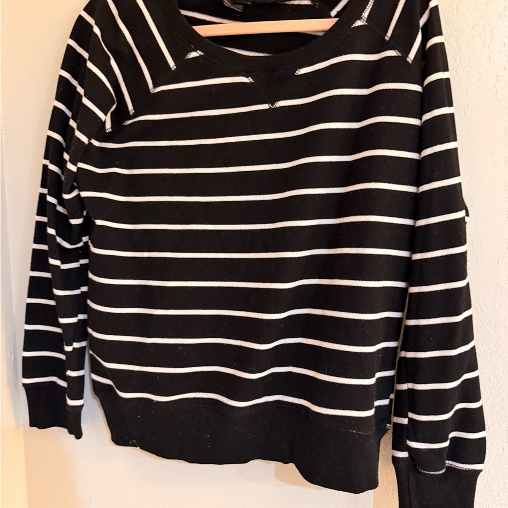 Rue21 Women's Black and White Striped Crew Neck Sweater